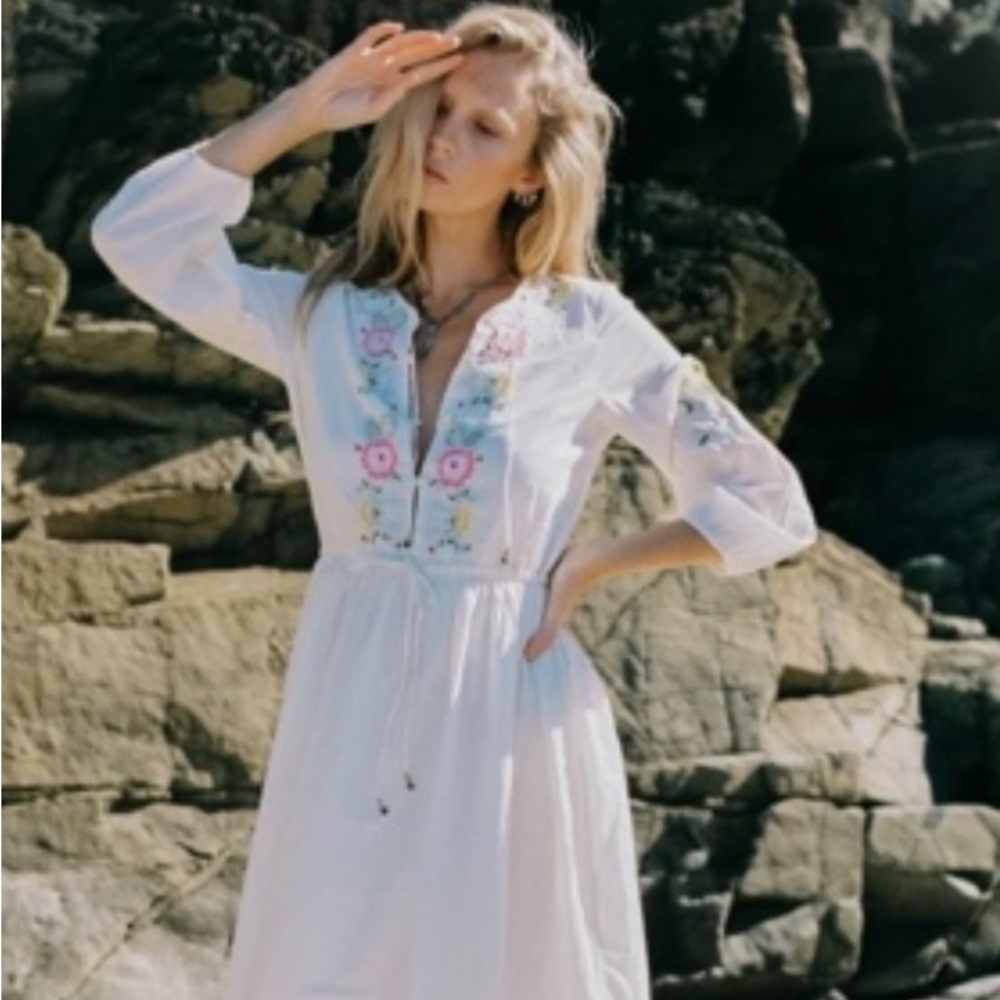 Chasing Unicorns White Embroidered roses Gown